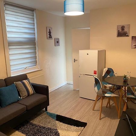 Excellent And Amazing Apartment With Private Parking Gillingham  Eksteriør bilde