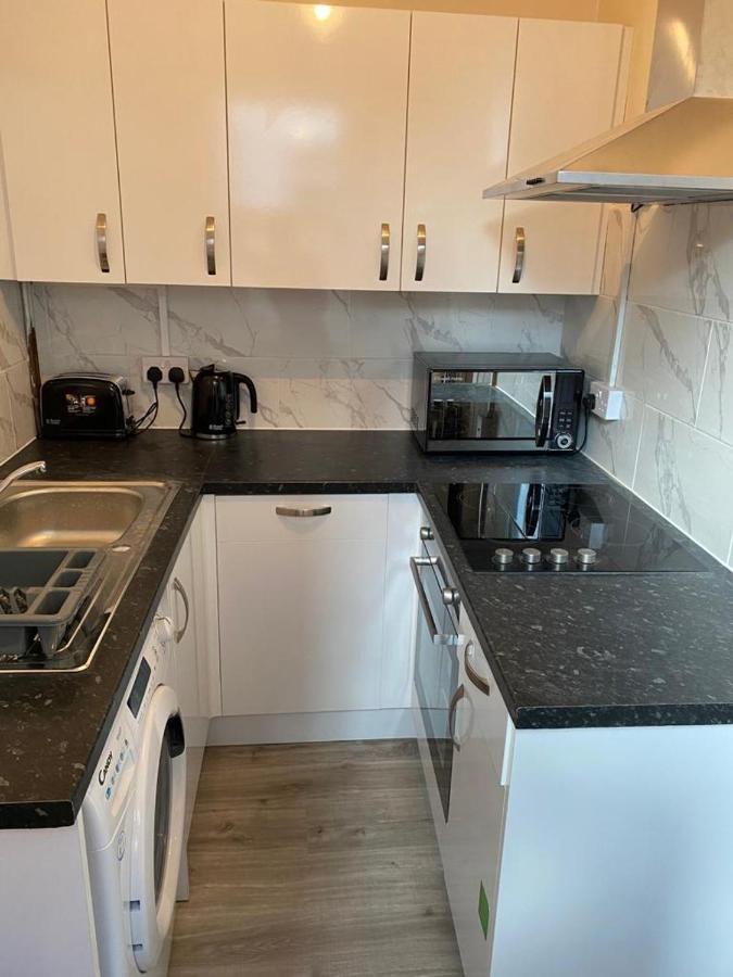 Excellent And Amazing Apartment With Private Parking Gillingham  Eksteriør bilde