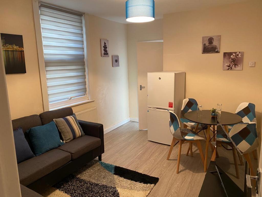 Excellent And Amazing Apartment With Private Parking Gillingham  Eksteriør bilde
