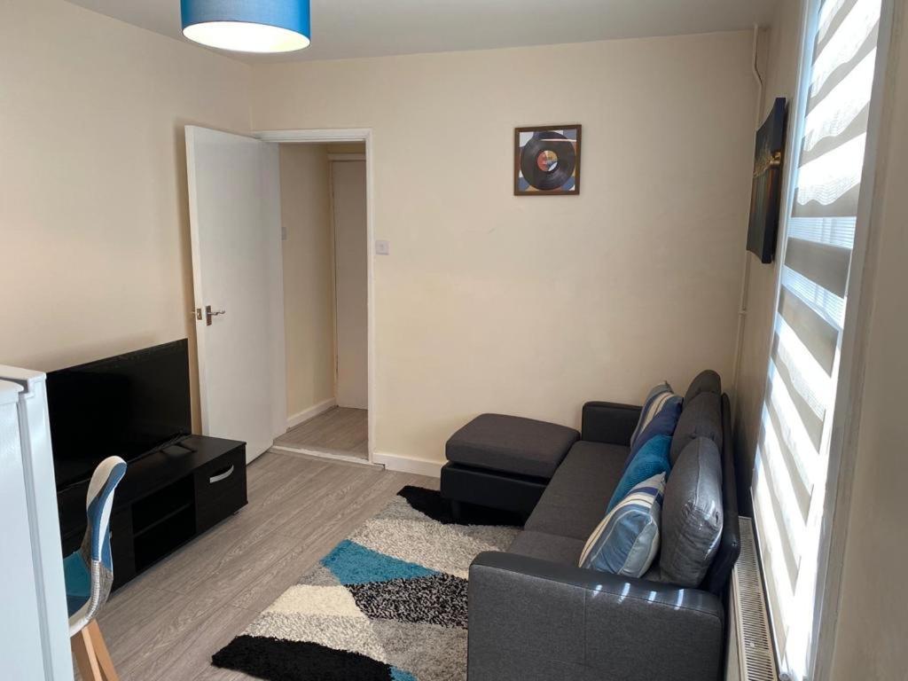 Excellent And Amazing Apartment With Private Parking Gillingham  Eksteriør bilde
