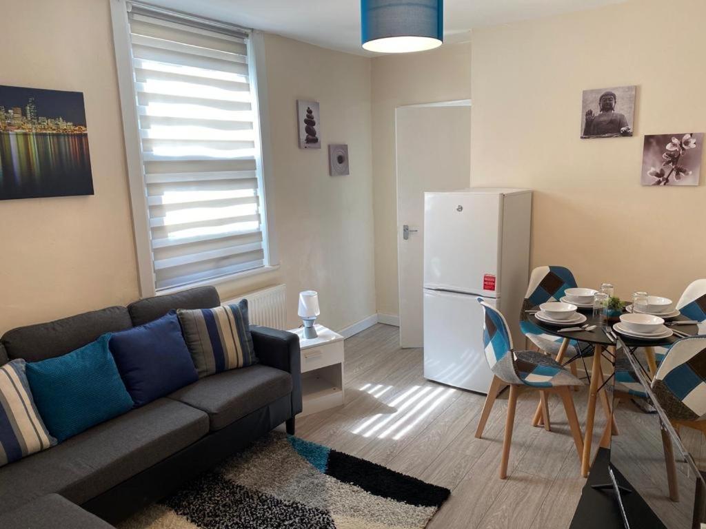 Excellent And Amazing Apartment With Private Parking Gillingham  Eksteriør bilde