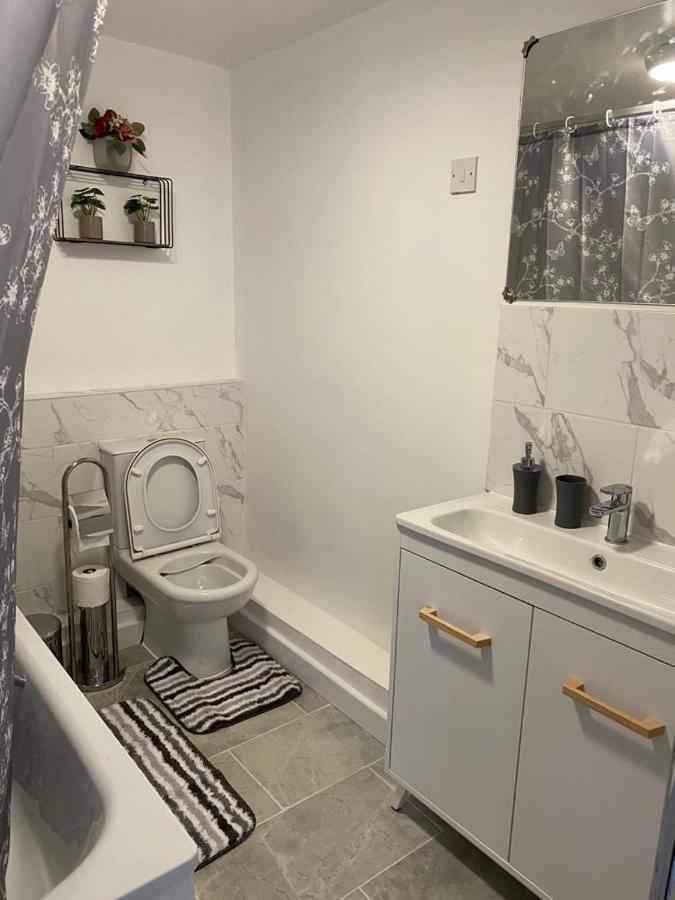 Excellent And Amazing Apartment With Private Parking Gillingham  Eksteriør bilde